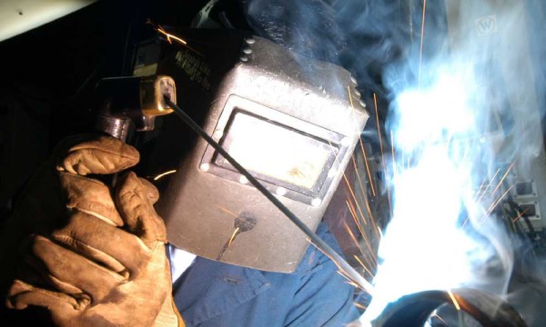 Сварочные работы с современным оборудованием можно делать самостоятельно - своими руками варить металл 